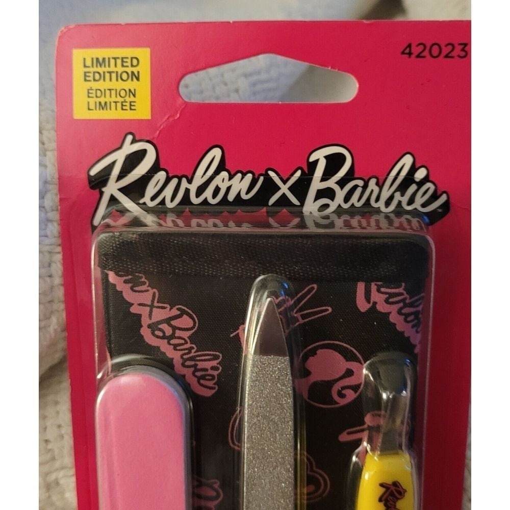 Revlon x Barbie Manicure‎ Essentials Kit Limited Edition Clippers File Pi… - Picture 4 of 5
